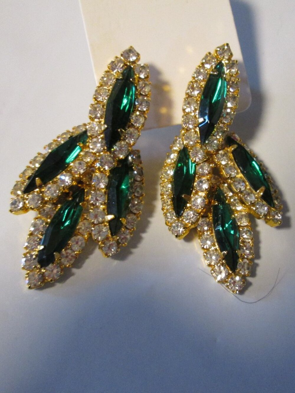 vtg chandleir rhinestone 2 in earrings stunning emerald